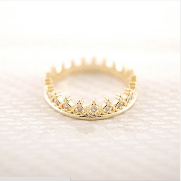 👑 Gold Crown Ring Size 5.5 - Picture 2 of 5